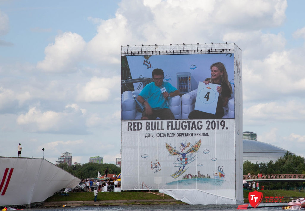 Чудаки в воздухе: репортаж с Red Bull Flugtag 2019